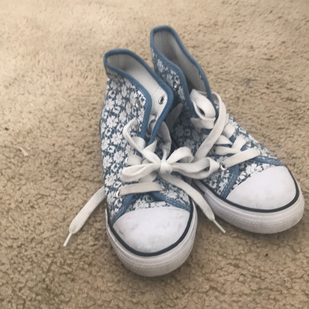 kids tennis shoes
